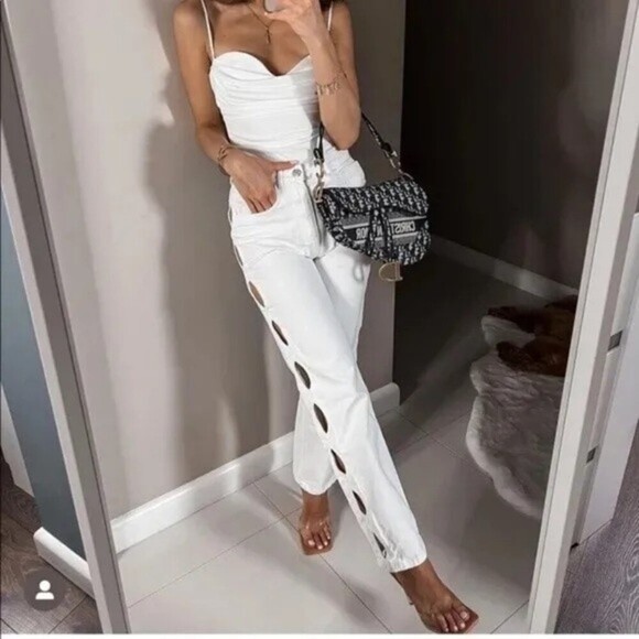 Zara bloggers favorite white high rise jeans with side leg cutout size 2 - Picture 2 of 16